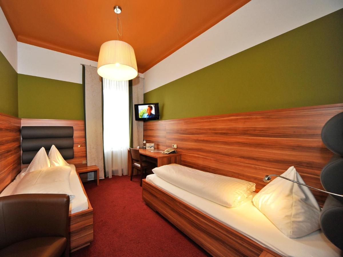 Hotel Ertl & Restaurant El Venado ชปิททาลอันแดร์เดรา ภายนอก รูปภาพ