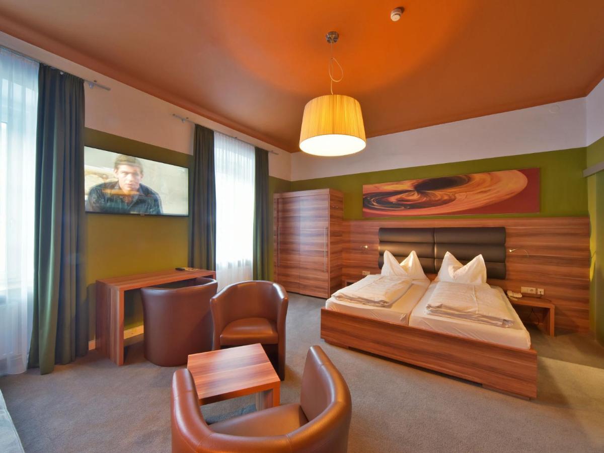 Hotel Ertl & Restaurant El Venado ชปิททาลอันแดร์เดรา ภายนอก รูปภาพ
